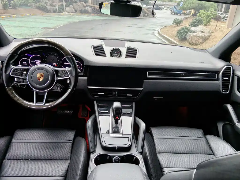 Porsche Cayenne — миниатюра 4