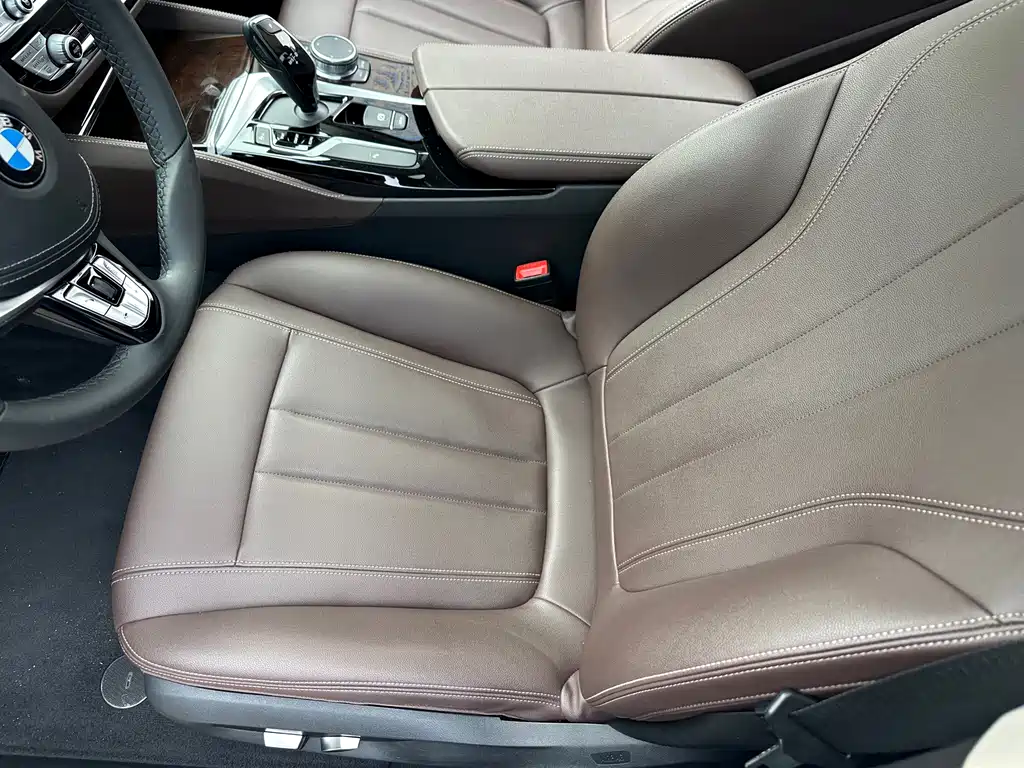 BMW 5 Series — миниатюра 13