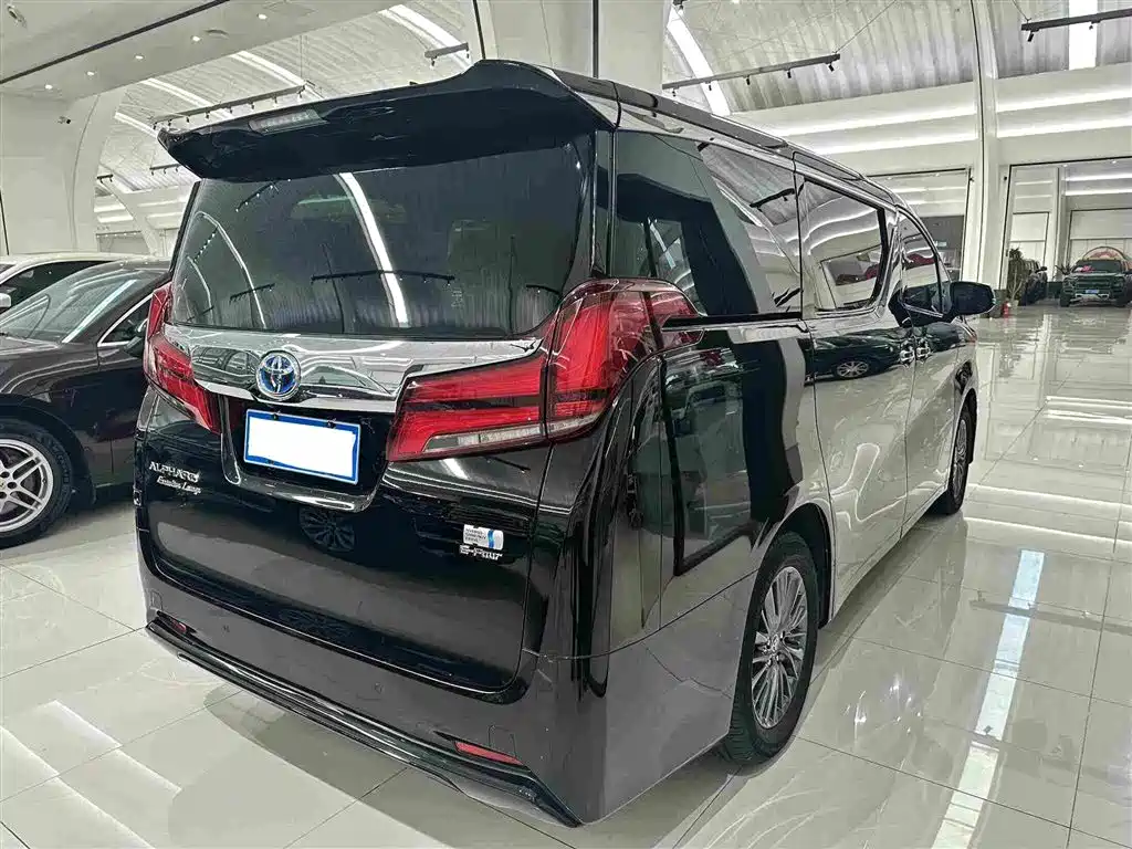 Toyota Alphard — миниатюра 19