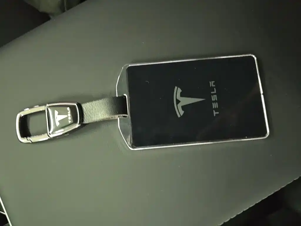 Tesla Model 3 — миниатюра 9