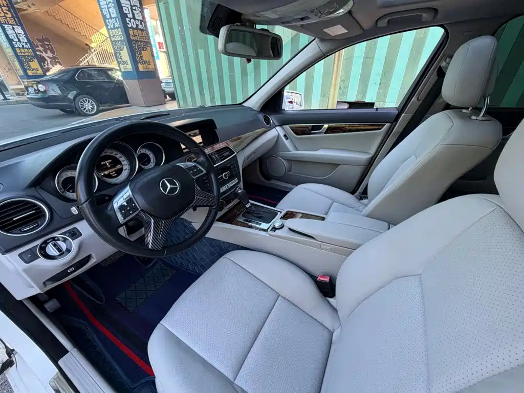 Mercedes-Benz C-Class — миниатюра 3