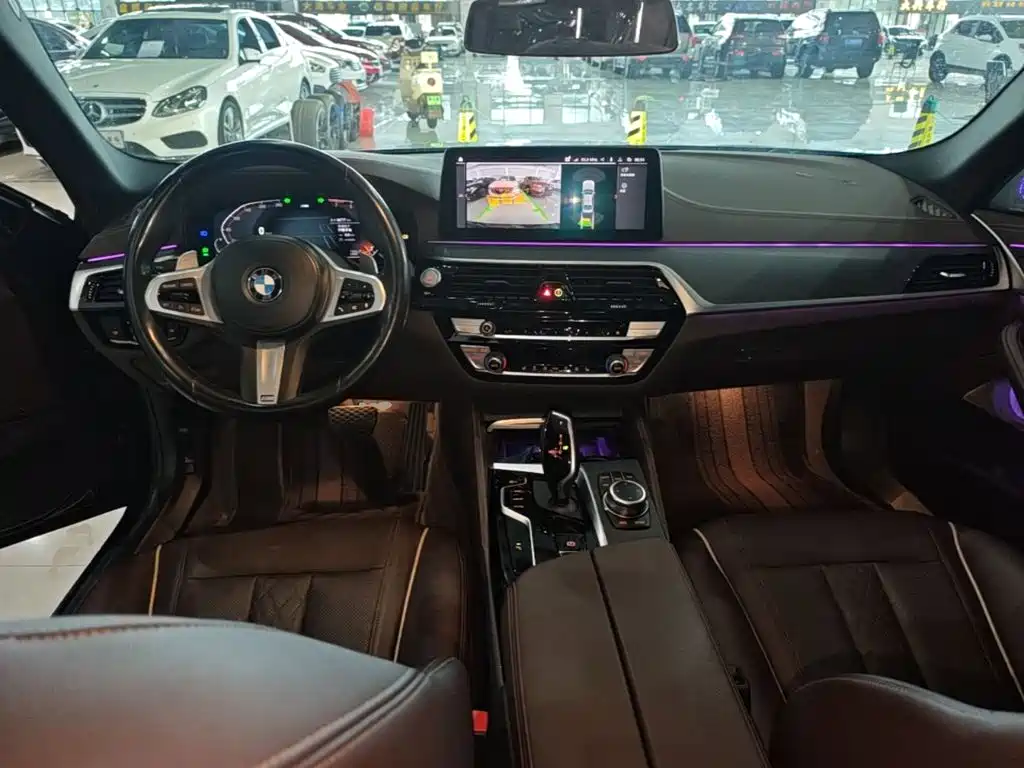 BMW 5 Series — миниатюра 10