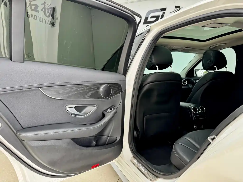 Mercedes-Benz C-Class — миниатюра 10