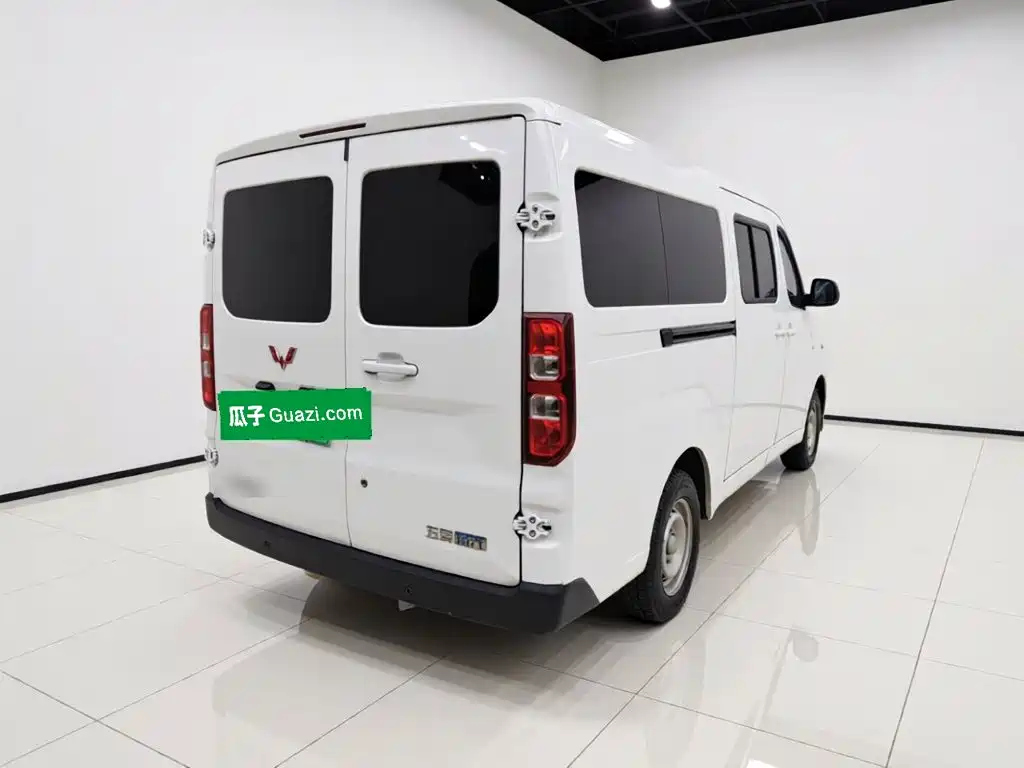Wuling Yangguang — миниатюра 4