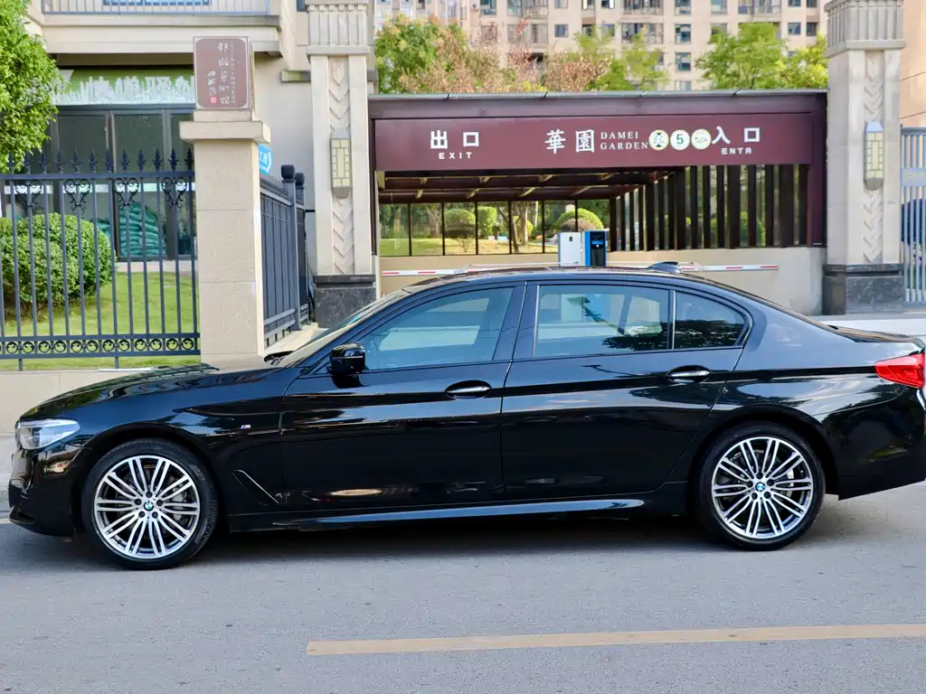 BMW 5 Series — миниатюра 6