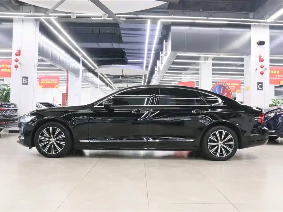 Volvo S90 2022 T8 E Luxury