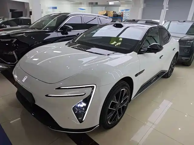 2025 Avatr 06