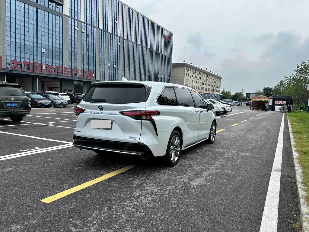 Toyota Sienna — миниатюра 17