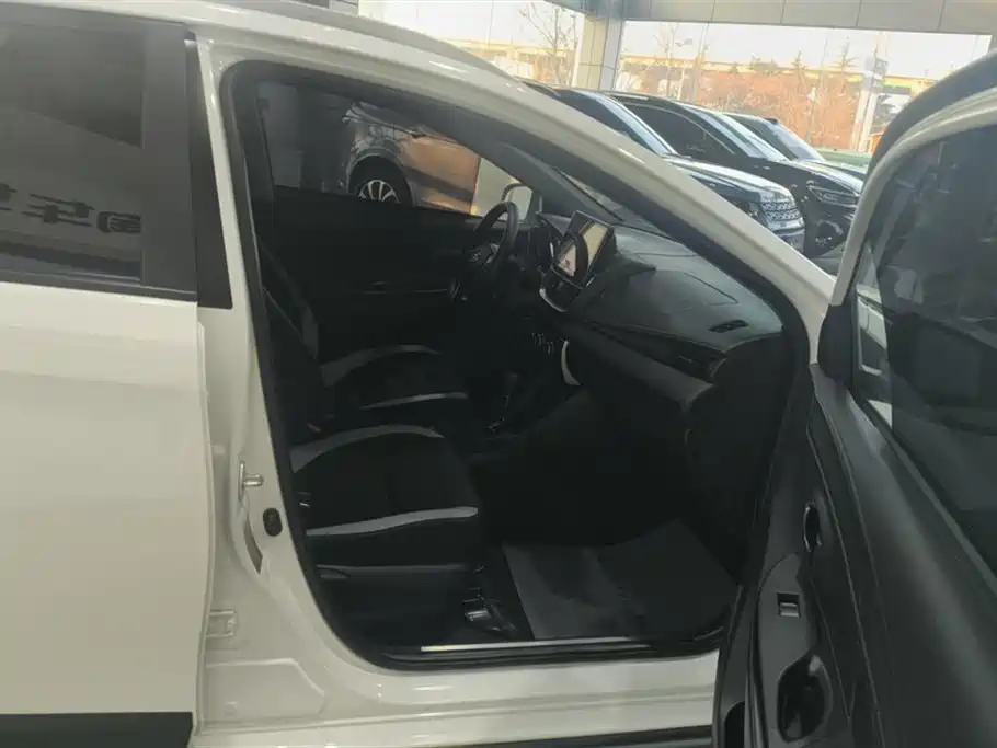 TOYOTA YARIS L ZHIXUAN