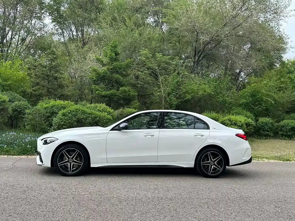 Mercedes-Benz C-Class — миниатюра 3
