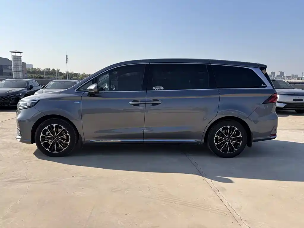 Roewe iMAX8 — миниатюра 4