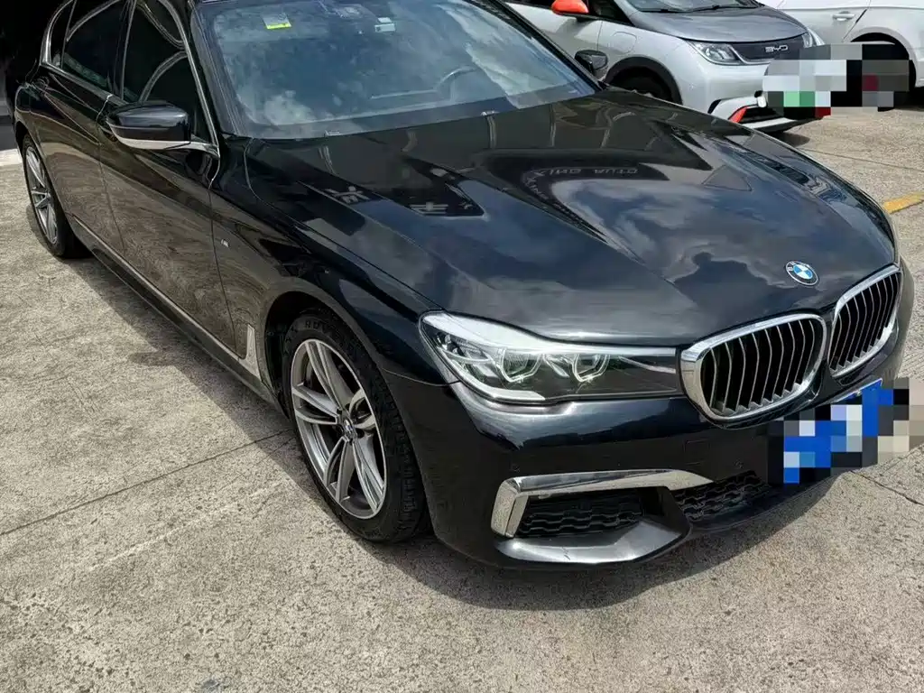 BMW 7 Series — миниатюра 5