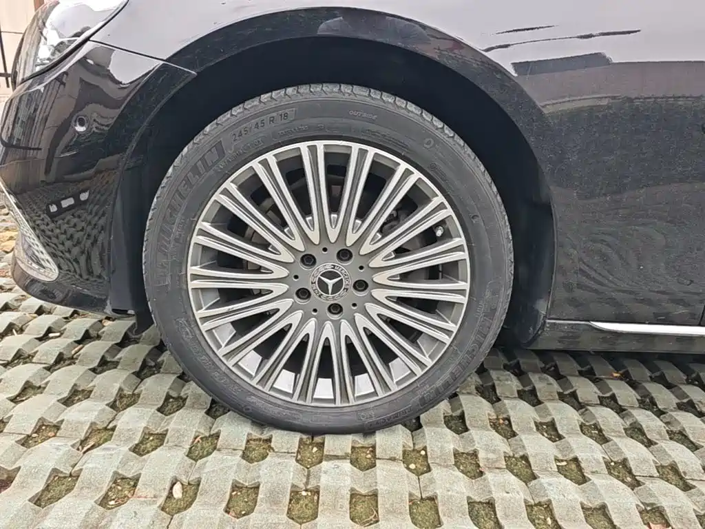 Mercedes-Benz E-Class — миниатюра 23