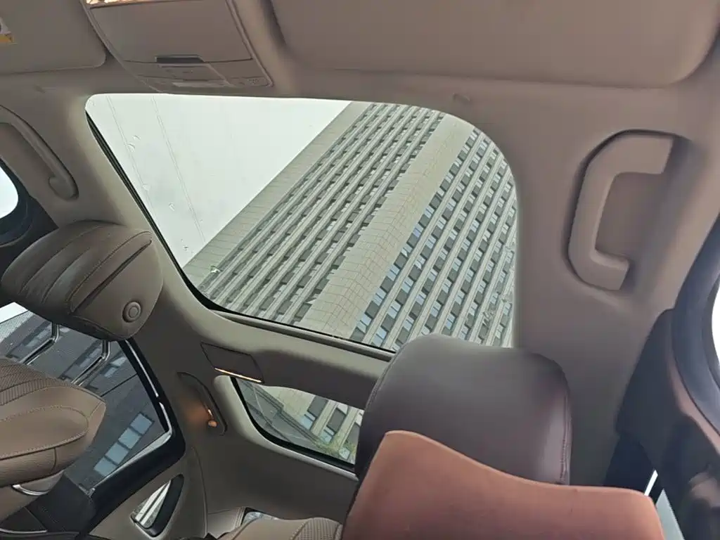 Mercedes-Benz E-Class — миниатюра 18