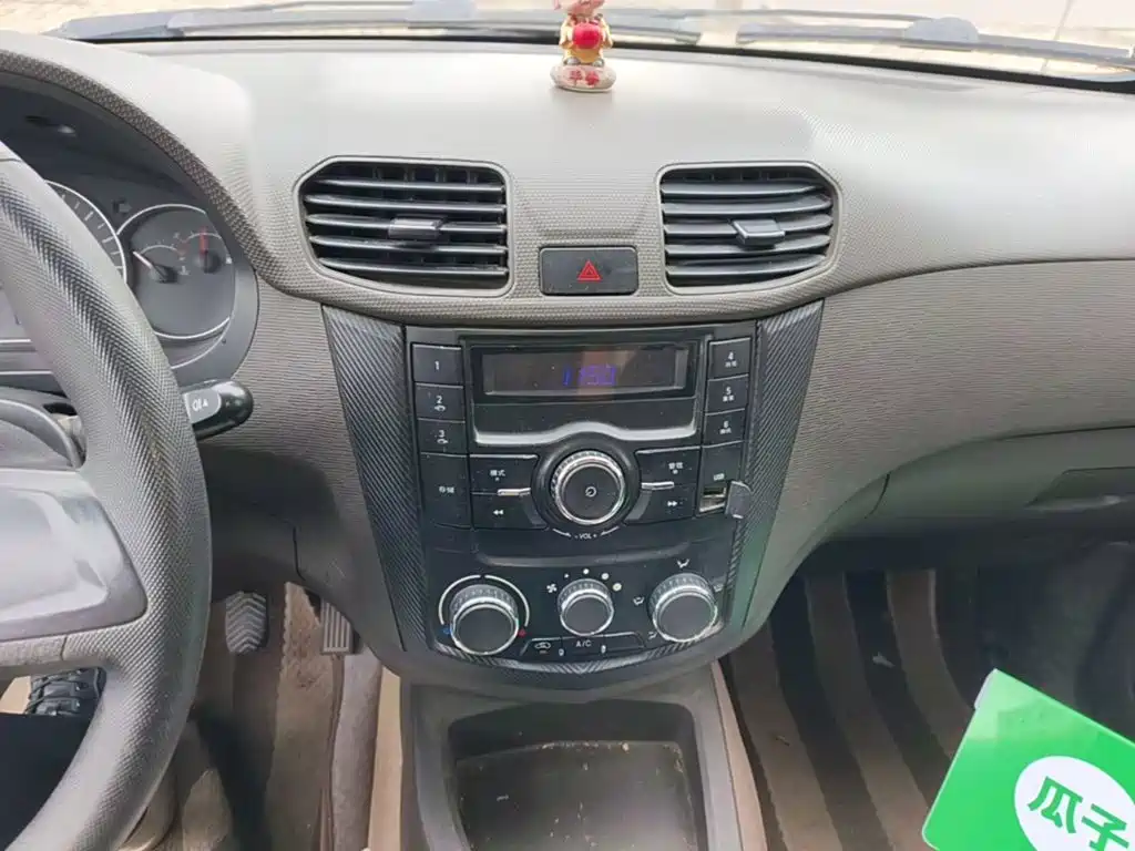 Wuling Hongguang — миниатюра 13