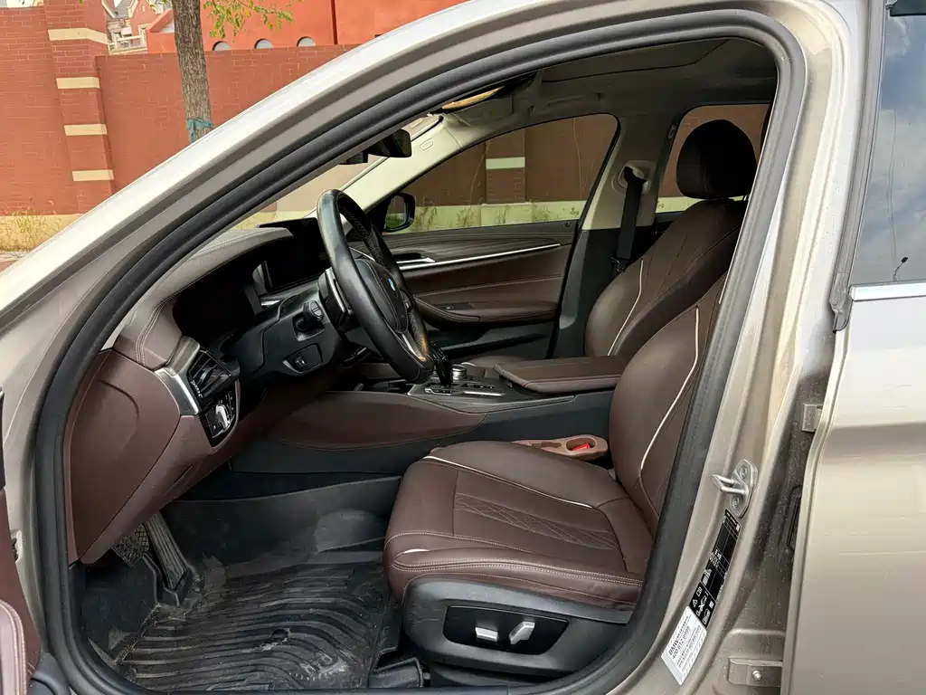BMW 5 Series — миниатюра 5