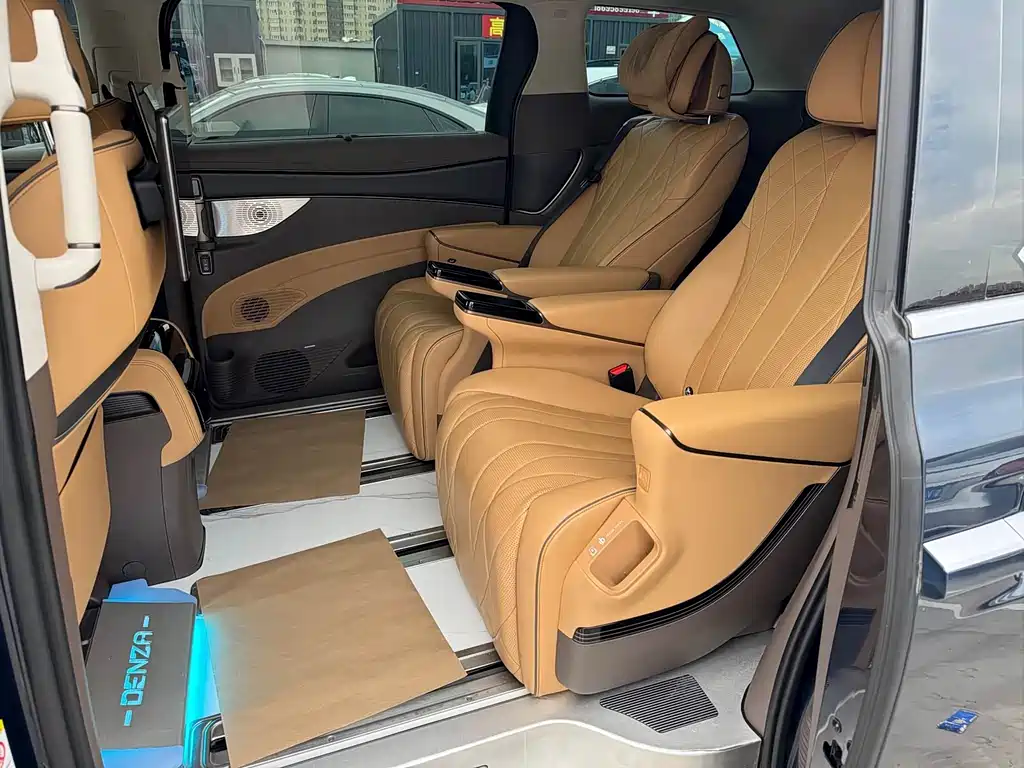 Denza D9 2022 DM-i 970 Flagship