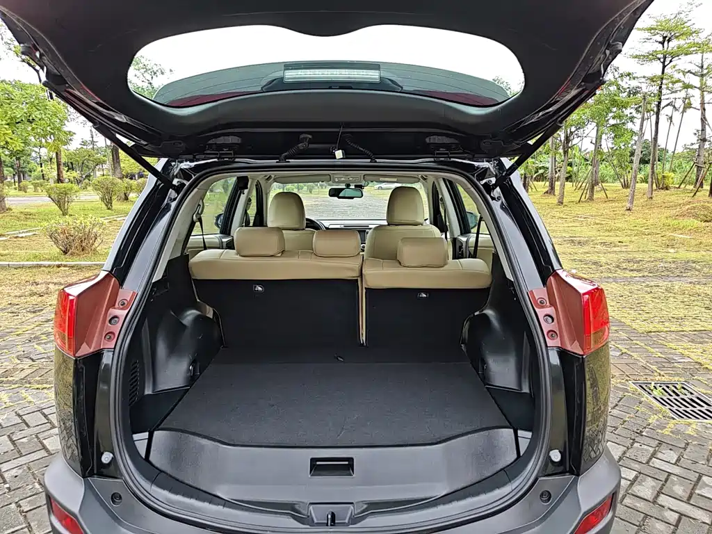 Toyota RAV4 — миниатюра 17