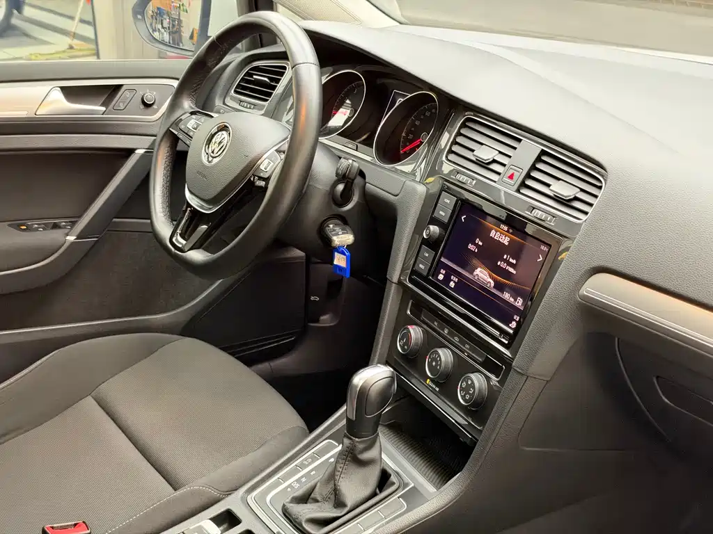 Volkswagen Golf — миниатюра 6