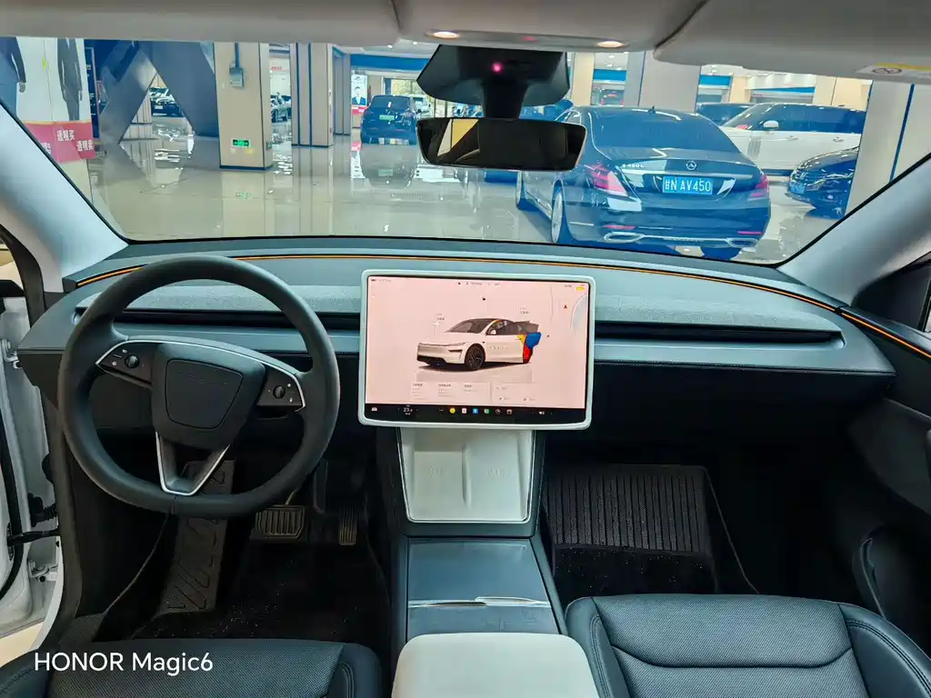 Tesla Model Y — миниатюра 7