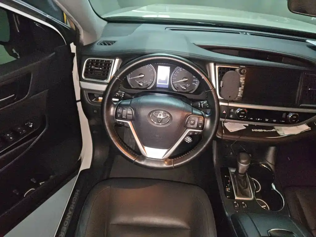 Toyota Highlander — миниатюра 6