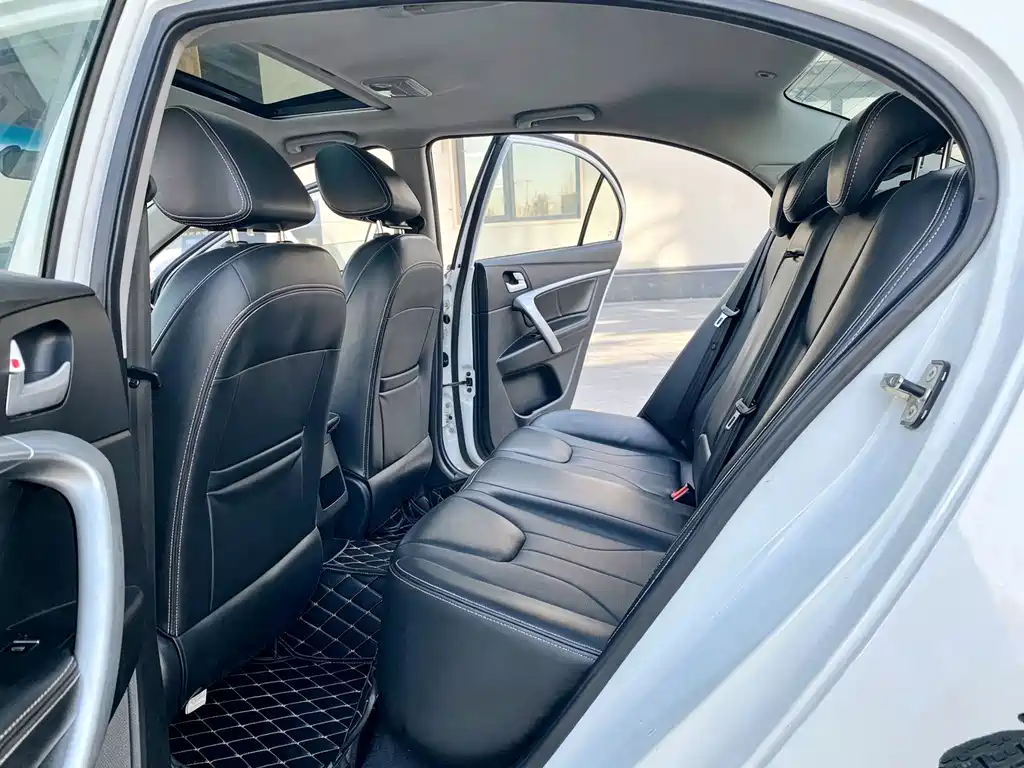 Geely Emgrand — миниатюра 8