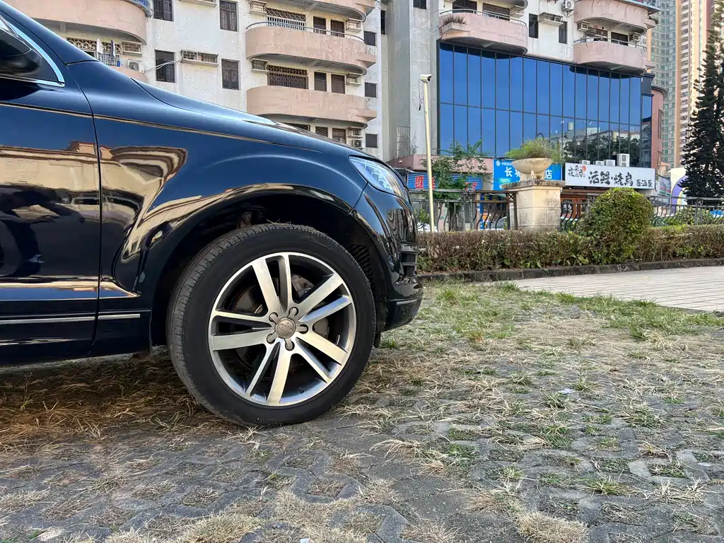 Audi Q7 2011 3.0 TFSI (200kW
