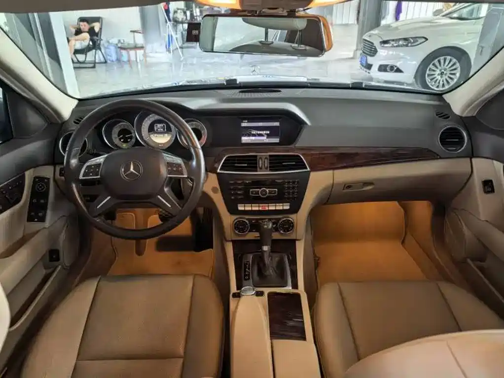 Mercedes-Benz C-Class — миниатюра 3