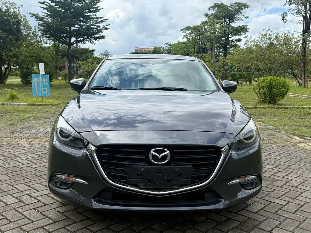 Mazda Mazda3 3 2019 2.0L AT Luxury V