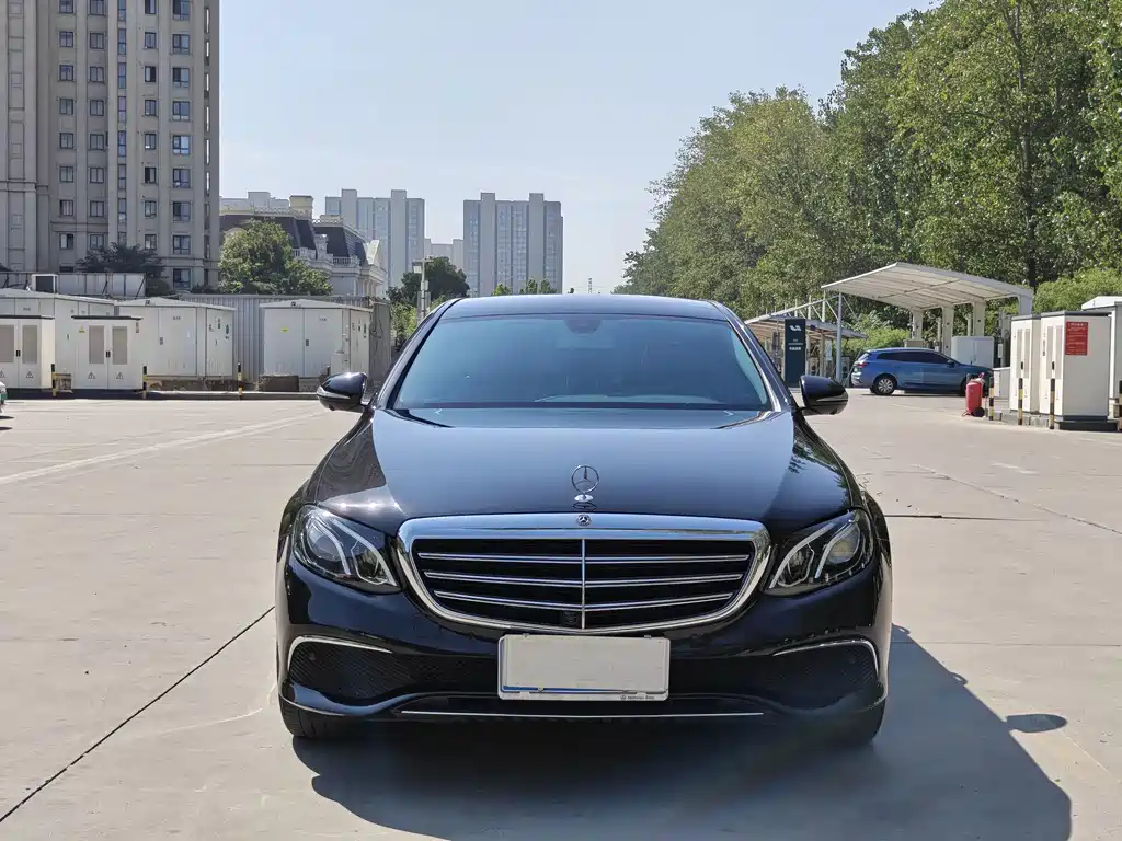 Mercedes-Benz E-Class — миниатюра 2