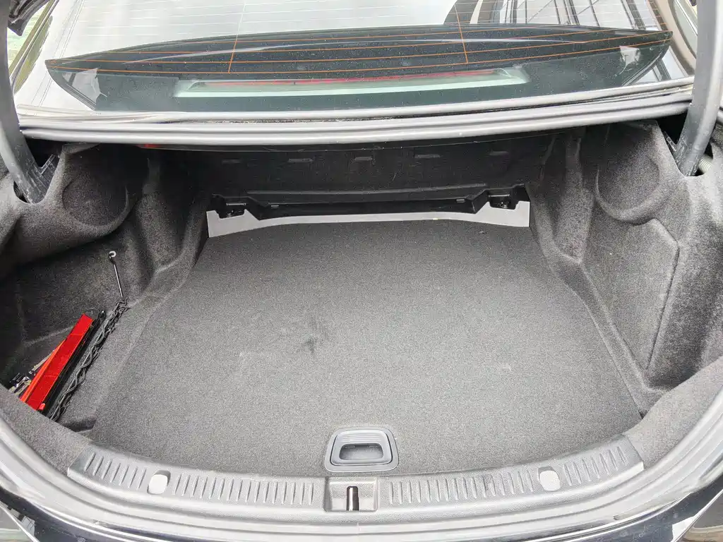 Mercedes-Benz E-Class — миниатюра 17