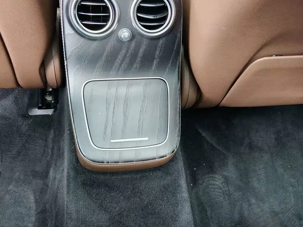 Mercedes-Benz E-Class — миниатюра 11