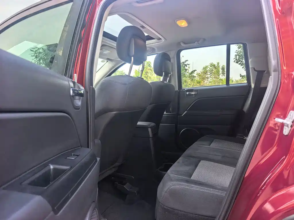 Jeep Compass (Import) — миниатюра 11