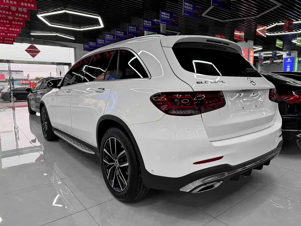 MERCEDES-BENZ GLC