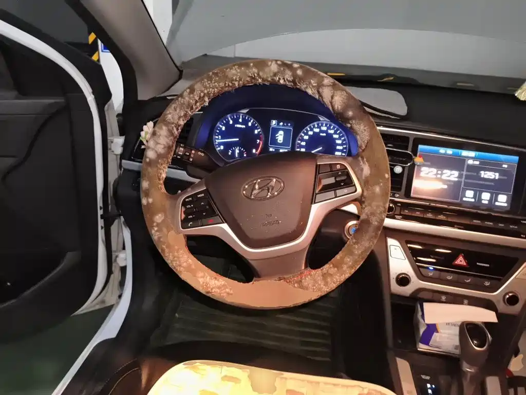 Hyundai Elantra — миниатюра 11