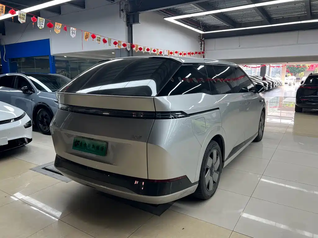 XPeng X9 — миниатюра 8