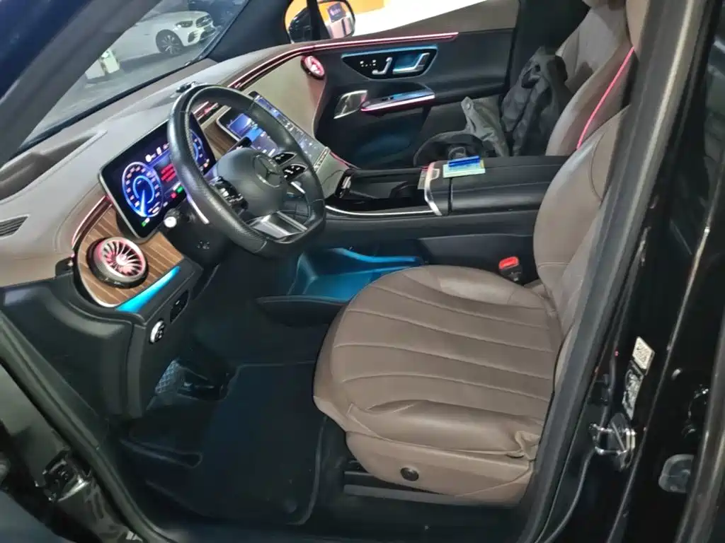 Mercedes-Benz EQE SUV — миниатюра 20