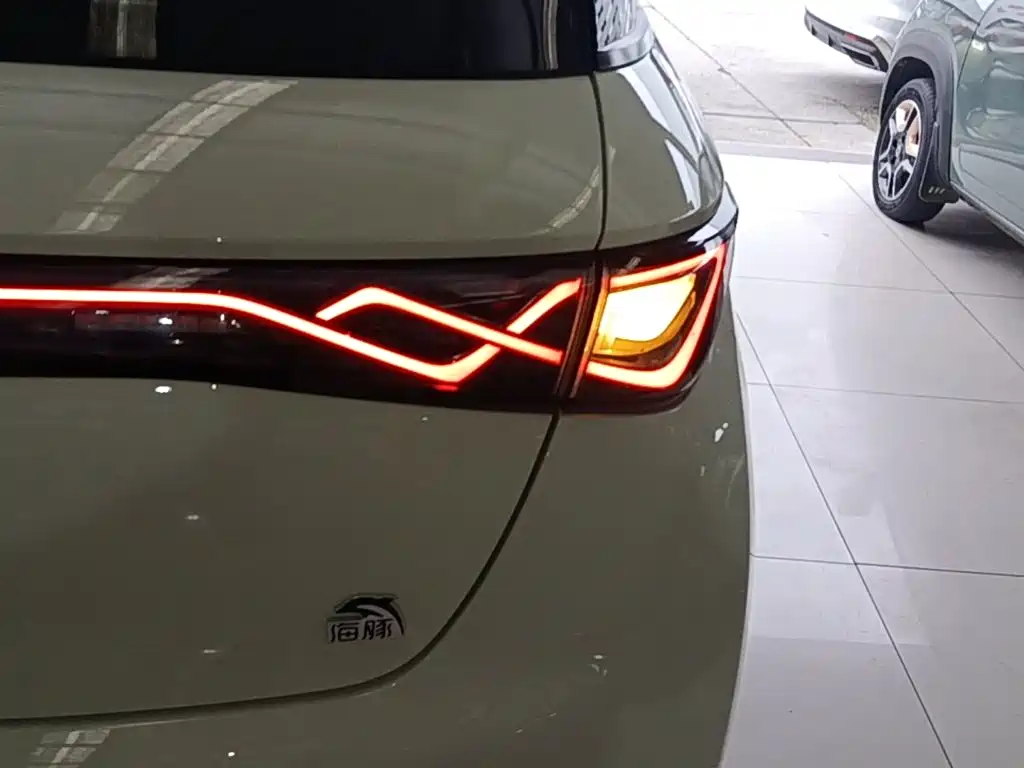 BYD Dolphin — миниатюра 8