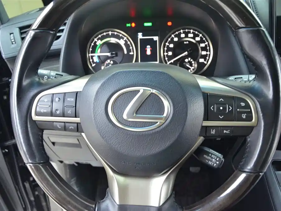 Lexus LM 2020 300h мест