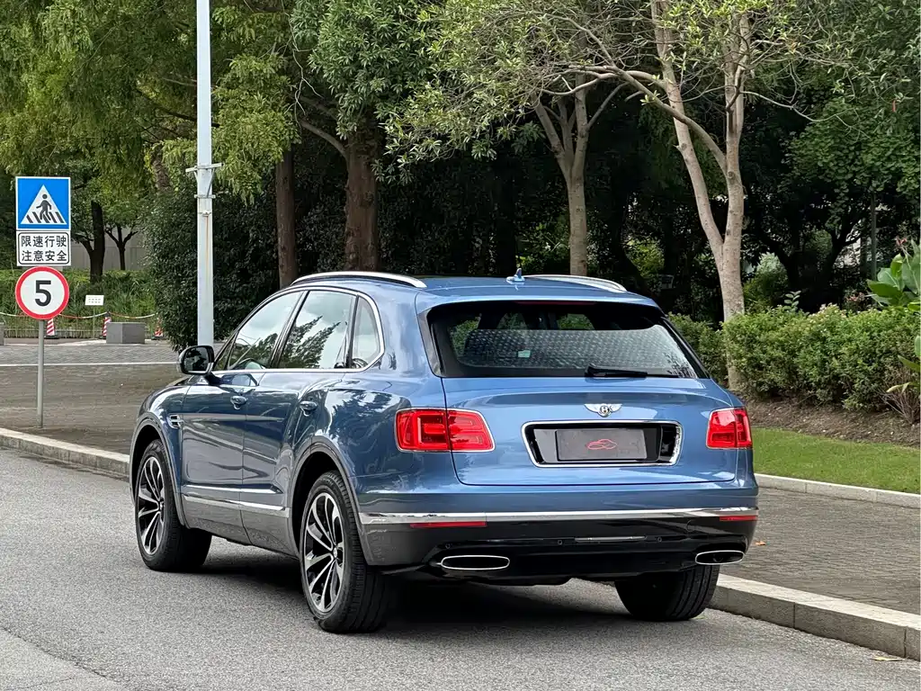 Bentley Bentayga — миниатюра 5