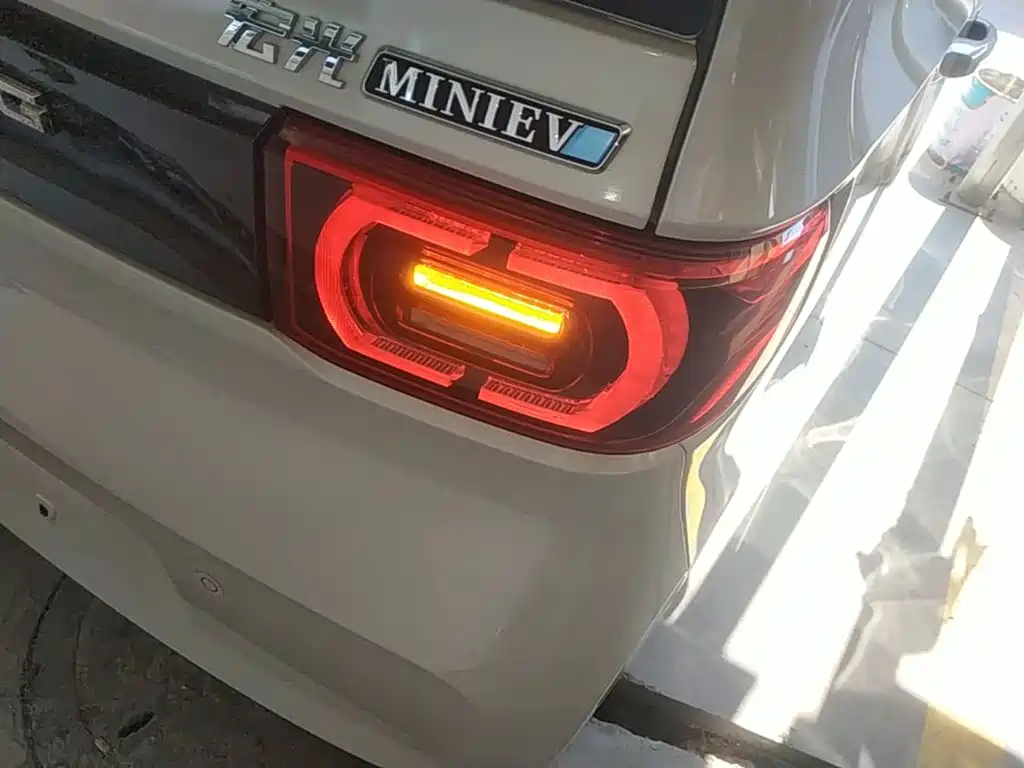 Wuling MINIEV — миниатюра 8