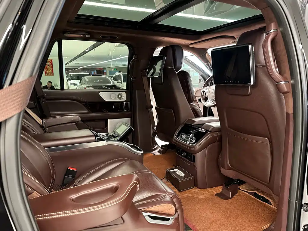 Lincoln Navigator — миниатюра 16