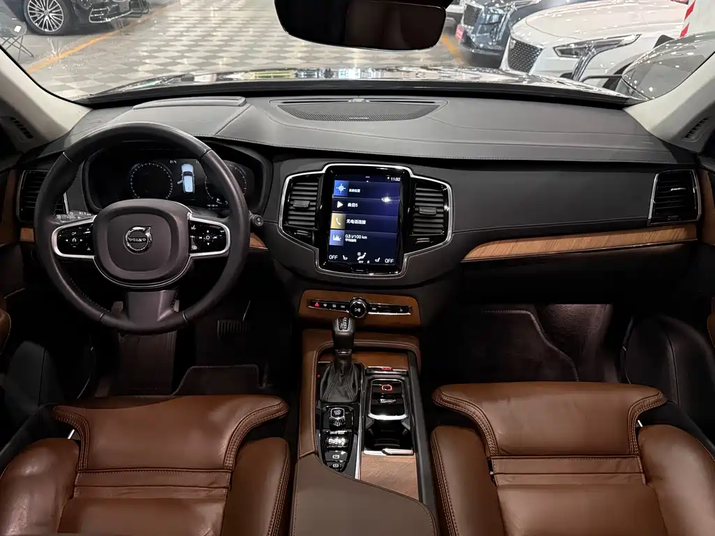 Volvo XC90 — миниатюра 9