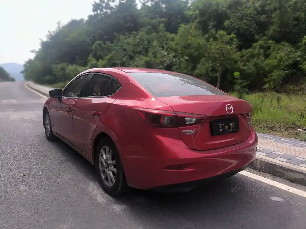 Mazda Mazda3 3 2017 1.5L AT Luxury V