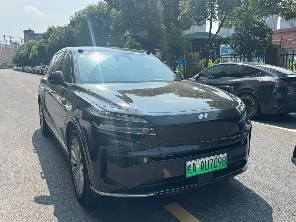 Onvo L90 2025 Max мест