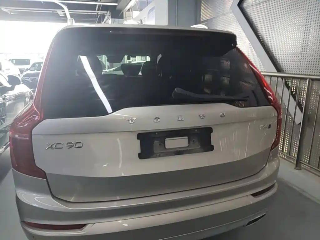 Volvo XC90 2015 T6 7 мест
