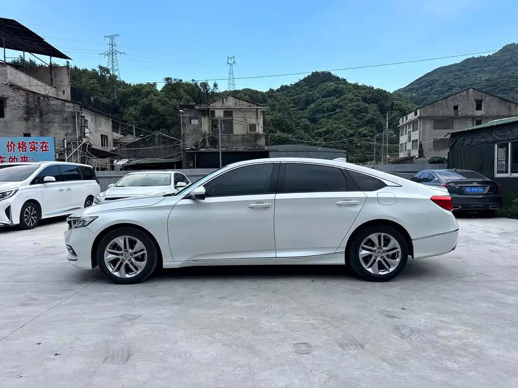 Honda Accord 2018 260TURBO Luxury VI