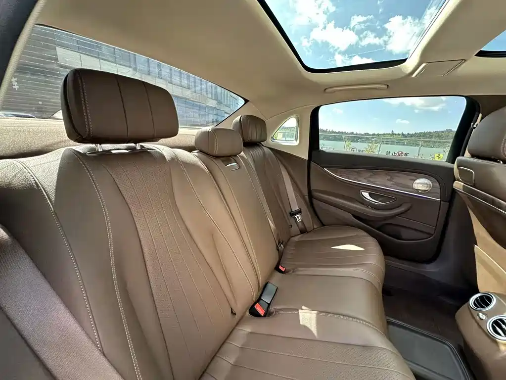 Mercedes-Benz E-Class — миниатюра 34