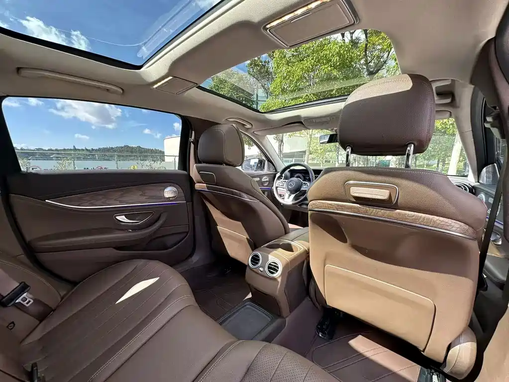 Mercedes-Benz E-Class — миниатюра 32