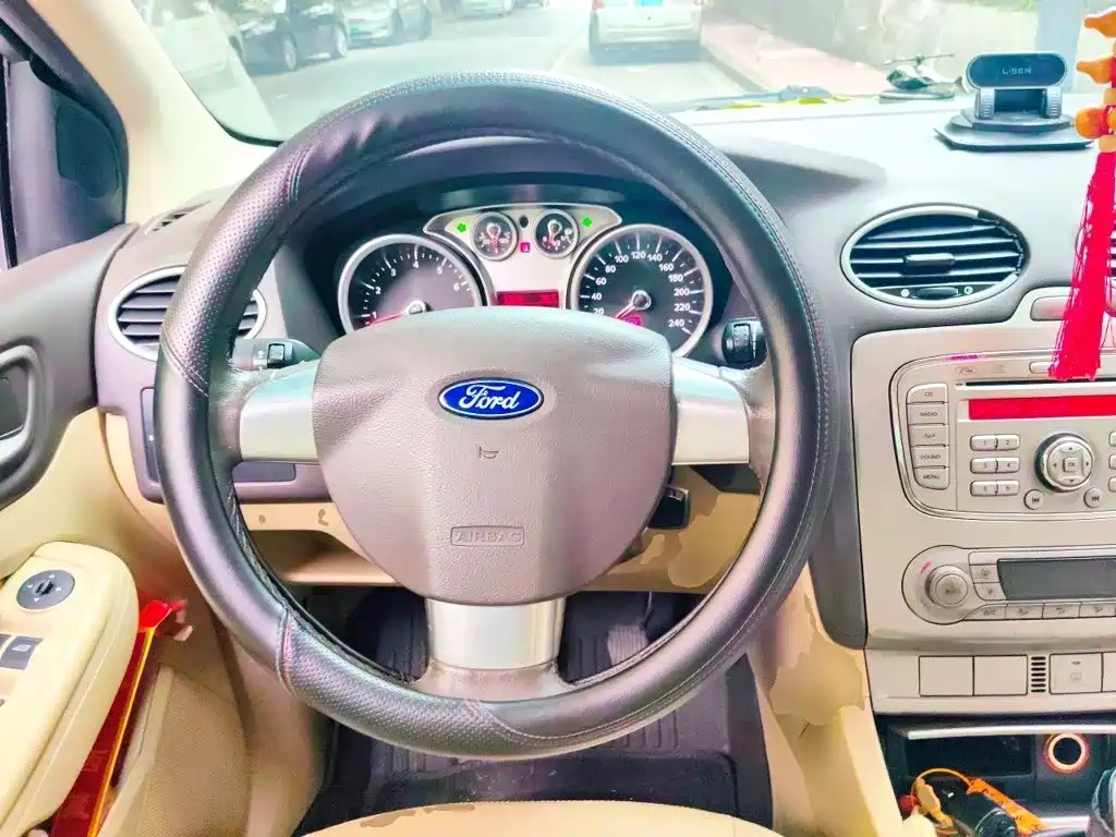 Ford Focus — миниатюра 11
